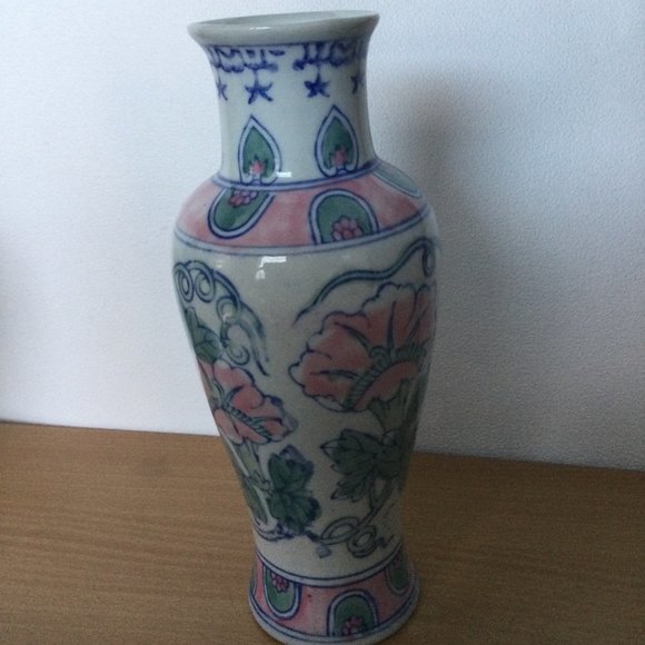 Vintage Chinese ceramic porcelain small vase hand painted with flowers 8" tall - Picture 3 of 9